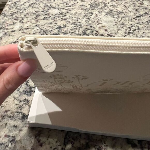 CHRISTIAN DIOR CREAM SOFT SPRING FLOWER 2024 CLUTCH BAG Limited Edition - Picture 5 of 9